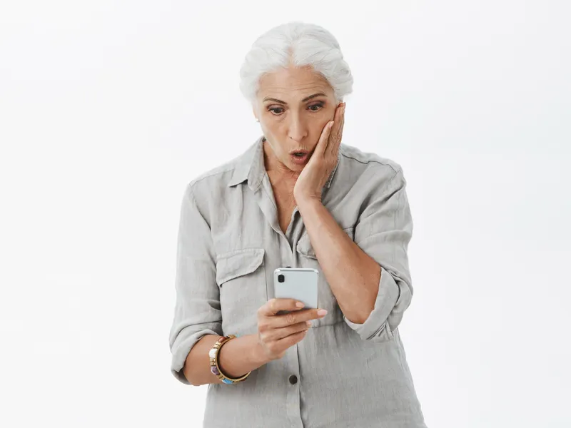 Escrocherie la pensie. Pensionară, rămasă fără 70.000 lei. I s-a spus să investească în criptomonede - Foto: Freepik (Imagine cu rol ilustrativ)
