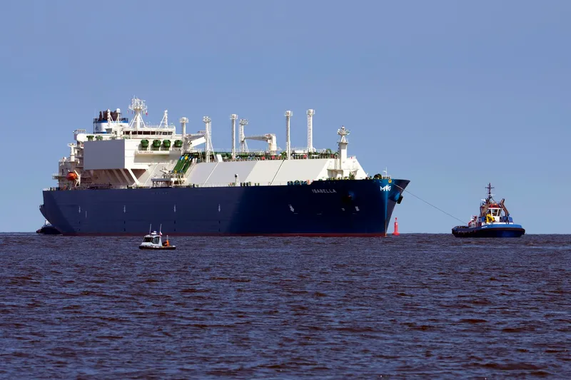 Nava-cisternă „Isabella” cu GNL american intră în portul terminal Swinoujscie, Polonia - Foto: Profimedia Images