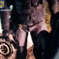 VIDEO Un şofer din Giiurgiu ameninţa oamenii cu o sabie. A fost imobilizat şi dus la Poliţie - Foto: Poliţia Română