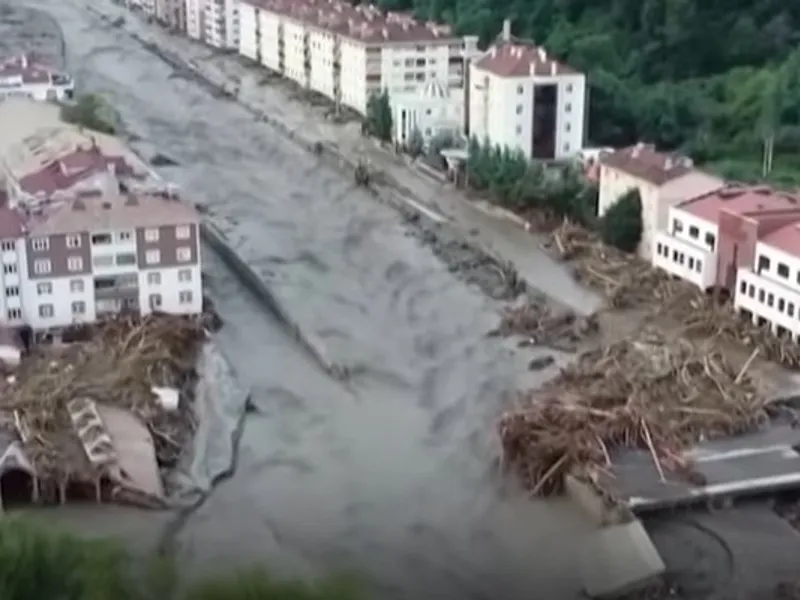 Peste 1.700 de oameni au fost evacuați dintr-un oraș. FOTO: Captură video