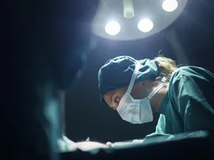 Un om a ajuns pe mâna medicilor cu o tumoră de peste 34 de kilograme. Cum a scăpat de ea? - Foto: Arhivs