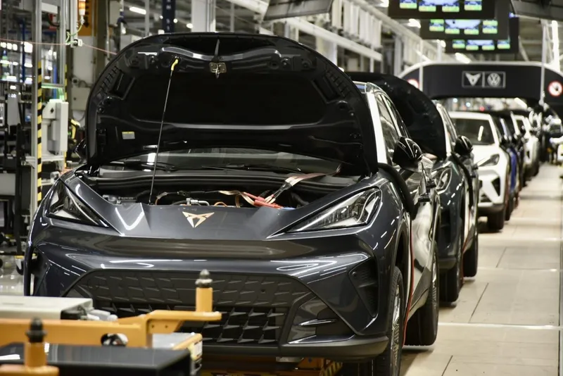 Linie de asamblare a vehiculelor Cupra, la o fabrică Seat din Martorell, Barcelona - Foto: Profimedia Images