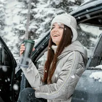 Pleci în vacanța de iarnă cu mașina? Ce le recomandă specialiștii șoferilor să verifice - Foto: Freeepik - Imagine cu rol ilustrativ