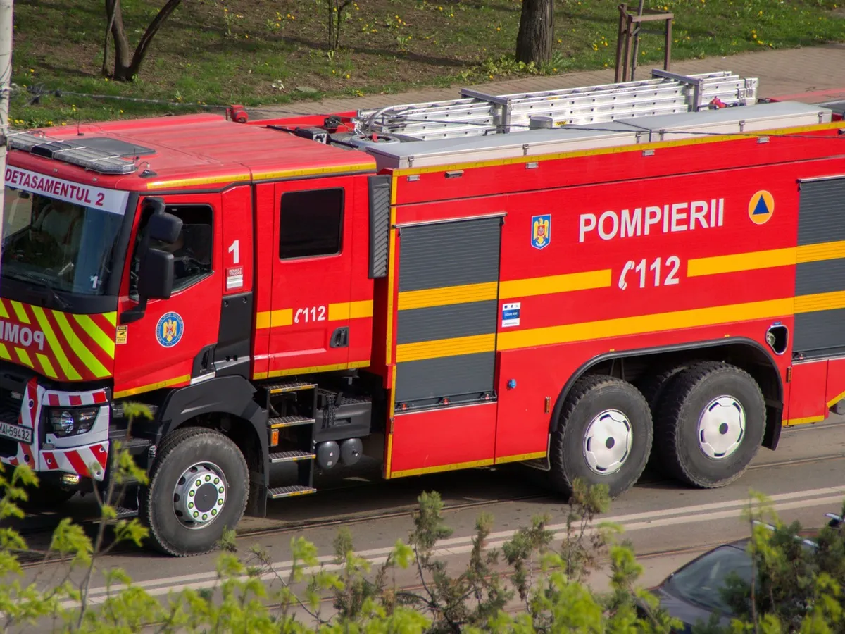 Incendiu puternic la un restaurant din București. 20 de persoane au fost evacuate