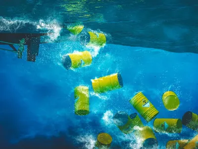 Butoaie cu deșeuri radioactive aruncate în ocean - Foto: Profimedia (cu rol ilustrativ)