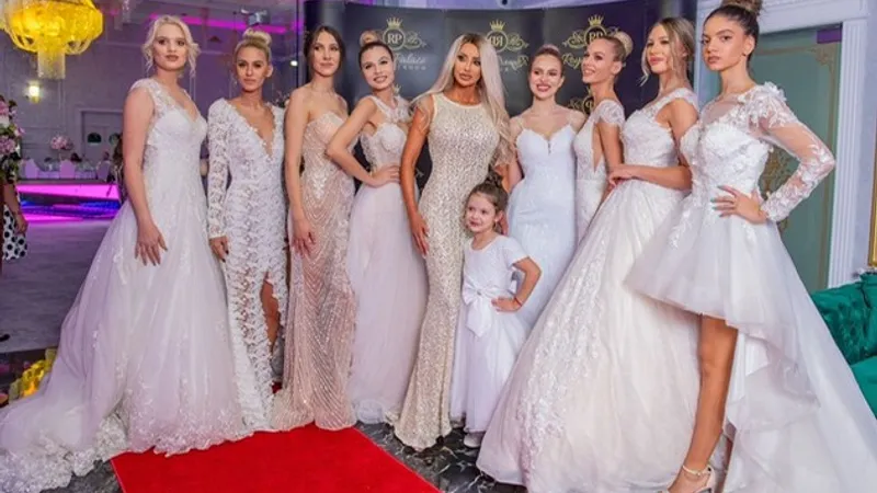Sofia Natalia, fetița Biancăi Drăgușanu, pe catwalk la 5 anișori. / Foto: click.ro