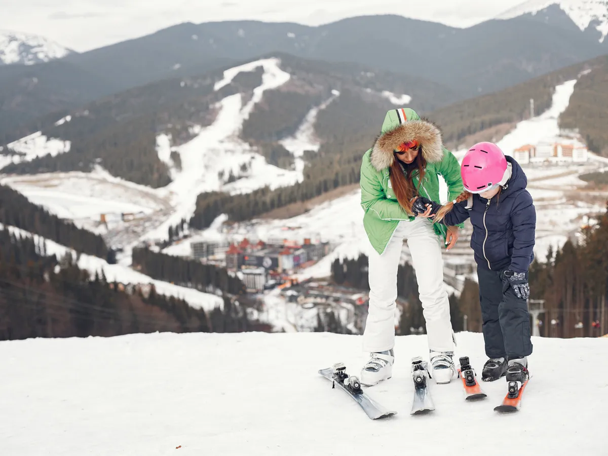 Lecție schi - Foto: Freepik (imagine cu rol ilustrativ)