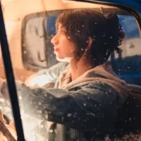 Mirosea a alcool, nu are permis de conducere şi este bănuită că ar fi furat autoturismul - Pexels/Josh Hild