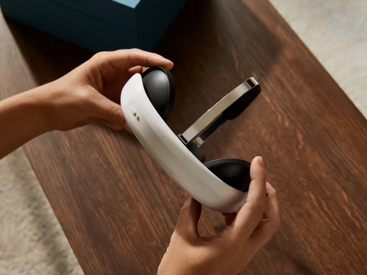 „Casca” cu curent continuu, denumită Flow. - Foto: Flow Neuroscience