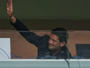 Cristi Chivu a intrat în sala de conferințe și i-a lăsat 