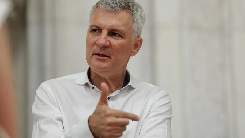 „Dizidență” în PSD. Un parlamentar îl pârăște pe Ciolacu - Foto: INQUAM PHOTOS / George Călin