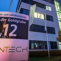 Pfizer și BioNTech cer autorizarea în UE a vaccinului anti-COVID pentru 12-15 ani/FOTO: marketwatch.com