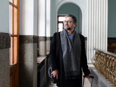 Bărbat la muzeu - Foto: Magific.com (Imagine cu rol ilustrativ)