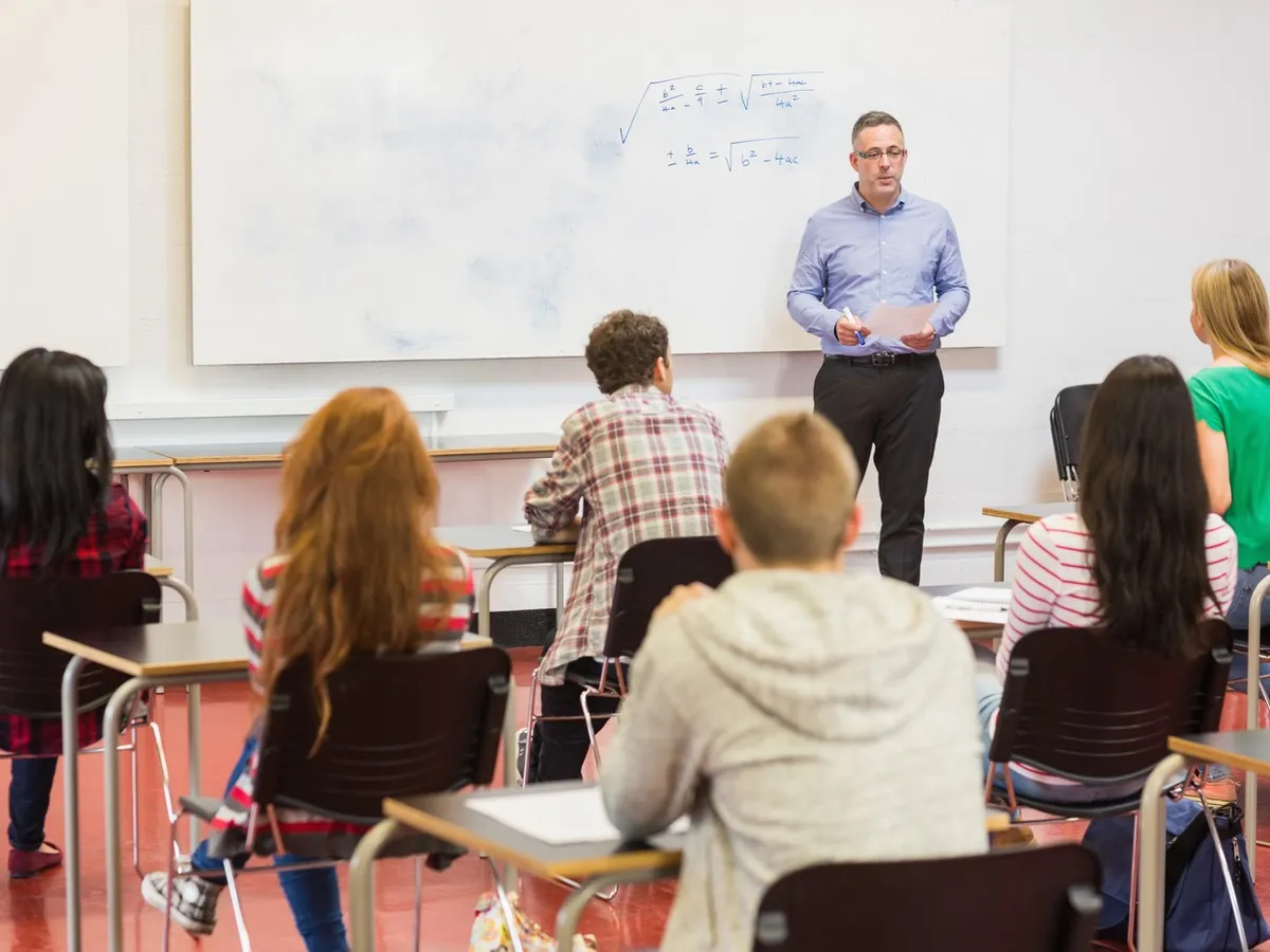 Ministerul Educației schimbă notarea elevilor. Profesorii pot fi sancționați dacă nu respectă noile reguli