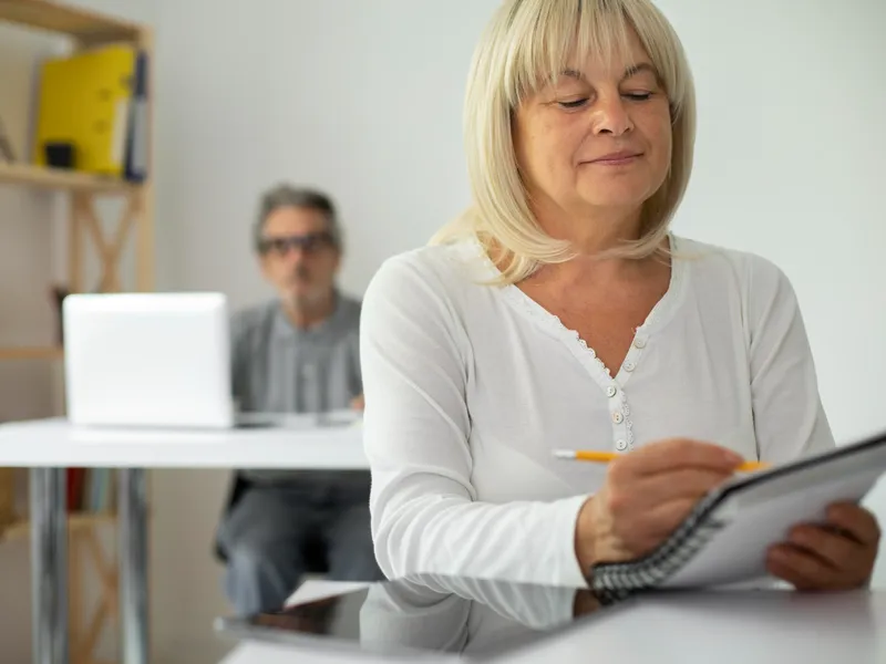 Bani mai mulți la pensie pentru „condiții speciale”, pensionare cu 12 ani în avans. Instanța a decis Foto: Freepik (fotografie cu caracter ilustrativ)