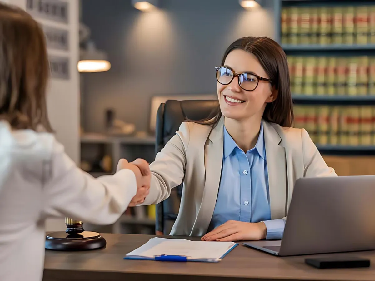 Urmează procese după ce pensionarii au primit ajutoare la pensie de 500 lei. Se cer daune de miliarde de lei