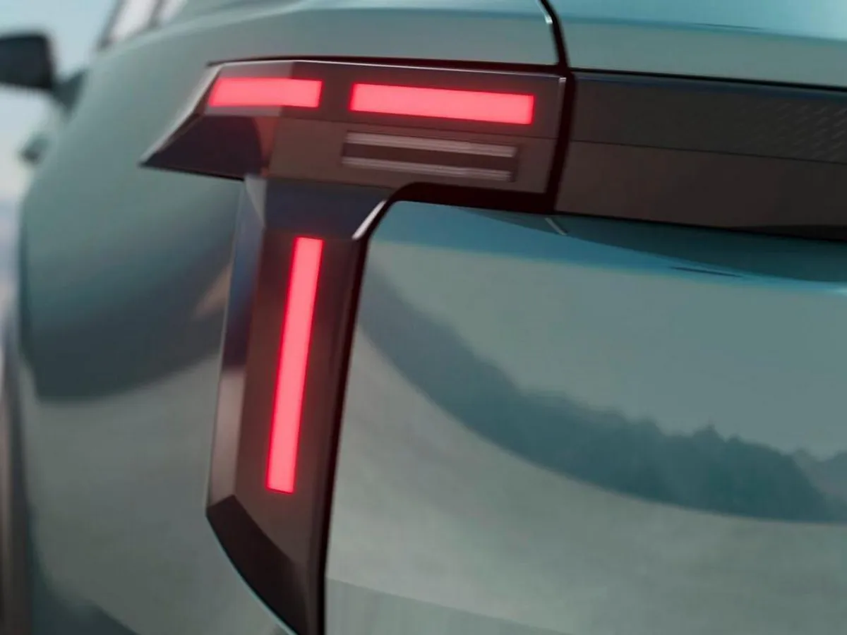 FOTO Primele imagini cu noul break „cocoțat” de familie Dacia, cu nume de cod C-Neo, care se va numi Striker