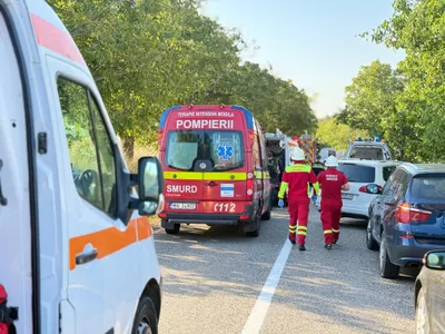 Accident grav între un autocar și un autoturism pe DN 24 C din Botoșani - Foto: ISU Botoșani