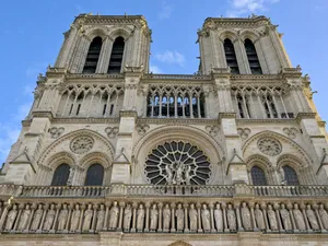 Doi artiști români au restaurat Catedrala Notre-Dame din Paris - Foto: Profimedia Images