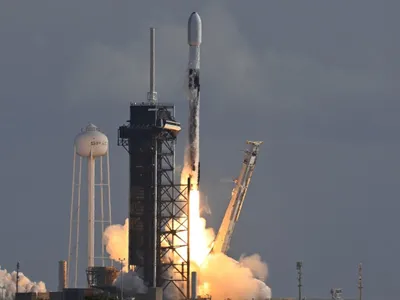 Sateliţi Starlink lansaţi cu o navetă Space X, la Kennedi Center, în Florida, SUA - Foto: Profimedia Images