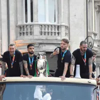 VICTORIE Campionii europeni au defillat pe străzile Romei cu trofeul câștigat după 53 de ani de la prima cupă similară - Foto: Getty Images