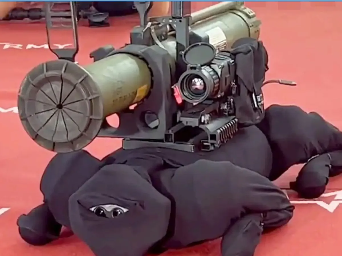 „Câinele RPG”, vedeta expoziției „Army 2022”, este furat de la chinezi/foto: rianovosti