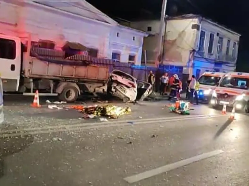 Accident teribil, în Iași. O șoferiță a „cosit” 8 lucrători la drumuri, omorând 4. Era băută. / Foto: Info Trafic 24, Facebook