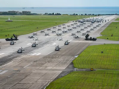 Demonstrație de forță a SUA în Japonia. Zeci de avioane de 5.000.000.000$ au decolat simultan - FOTO:By Senior Airman James Johnson