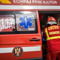 Ce a pățit un tânăr de 15 ani după ce s-a urcat pe mașina unui prieten? Acum este la spital  - Foto: ISU