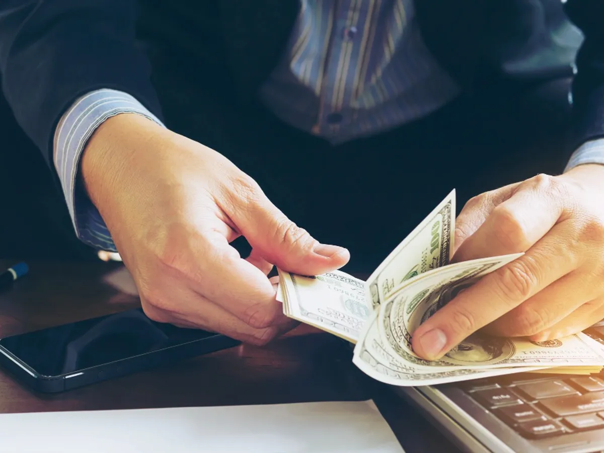 Șef din Poliție acuzat de DNA că a luat 30.000 de lei șpagă. Ce a promis că face pentru acești bani?