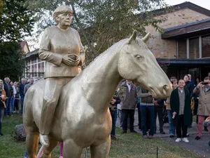 Statuia pe care unii o compară cu cea a unui dictator. FOTO: Facebook