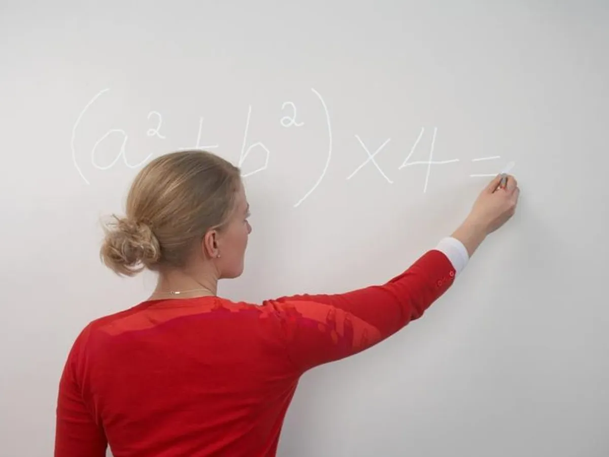 Un profesor cu 25 de ani vechime va lua salariu 11.845 lei, din 2024. Cum s-a ajuns la aceste sume - Foto: Arhivă/ Imagine cu caracter ilustrativ