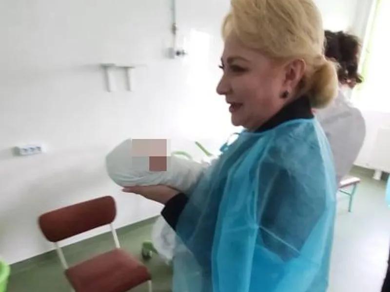 Viorica Dăncilă la maternitatea Focșani/FOTO: hotnews.ro