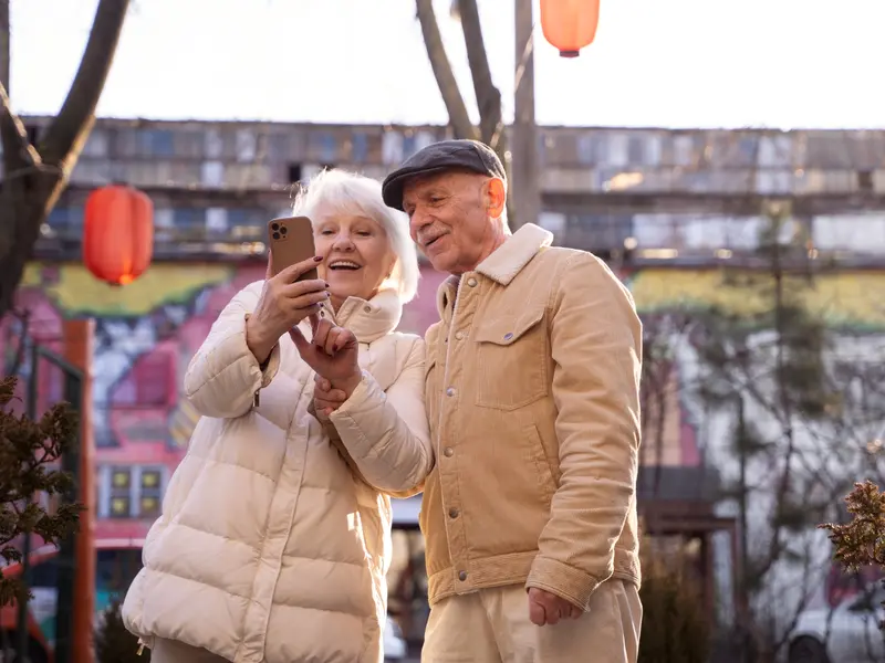 E lege! 100.000 pensionari vor lua PENSIE mai mare, deși au lucrat până la 60 ani. Unde au activat? - Foto: Freepik (rol ilustrativ)