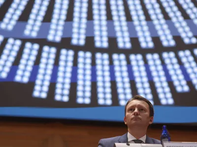 Premierul desemnat Siegfried Mureşan, în timpul votului de învestitură - Foto: INQUAM PHOTOS/George Călin