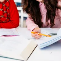 Bursele și ajutorul social pentru elevii de la stat, neconstituționale. Cum motivează CCR  - Foto: Freepik (Imagine cu rol ilustrativ)