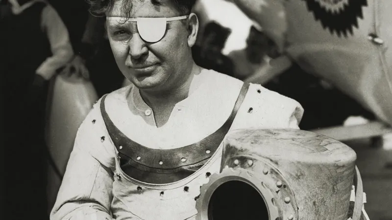 90 de ani de la primul zbor solo în jurul lumii: Află povestea lui Wiley Post, nu avea un ochi - Foto: historynet.com