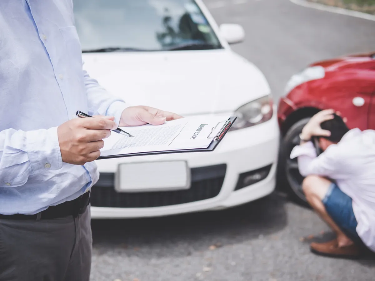 Ai accident și ai asigurare Casco la mașină? Ce pași trebuie să faci pentru a nu avea probleme cu dosarul