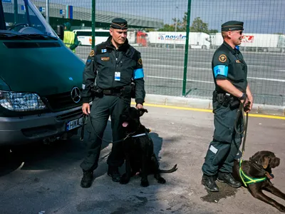 Polițiștii de frontieră europeni îi ajută pe cei bulgari să pună la punct sistemele de control - Foto: Profimedia images
