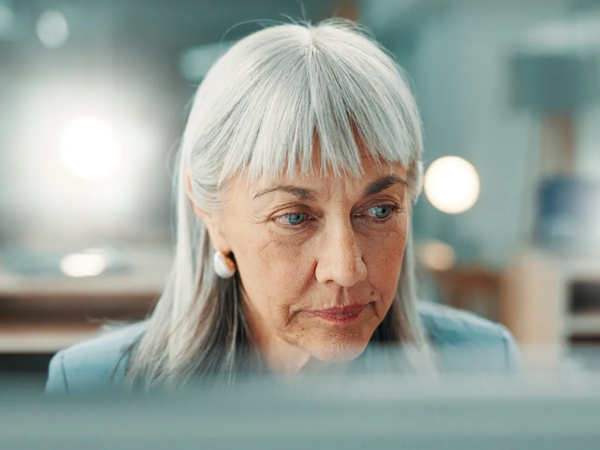 Pensionară la pensie - Foto: Magnific