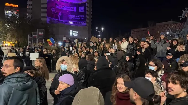 Piața Universității, protest spontan: sute de tineri împotriva pericolului dictaturii sub Georgescu: FOTO - Faceook(imagine cu rol ilustrativ)