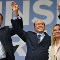 De la stânga la dreapta, Matteo Salvini (Liga), Silvio Berlusconi (Forza Italia) și Giorgia Meloni (Fratelli d’Italia) - Foto: Profimedia