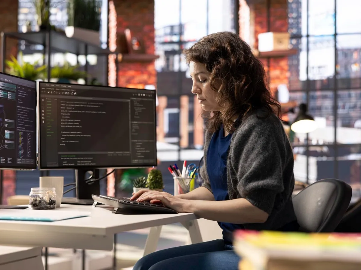 Concedieri masive în domeniul tehnologiei. Inteligența artificială lasă 154.000 de oameni șomeri