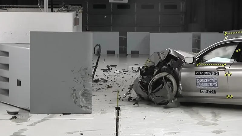 Impact frontal parțial / Foto: captură video