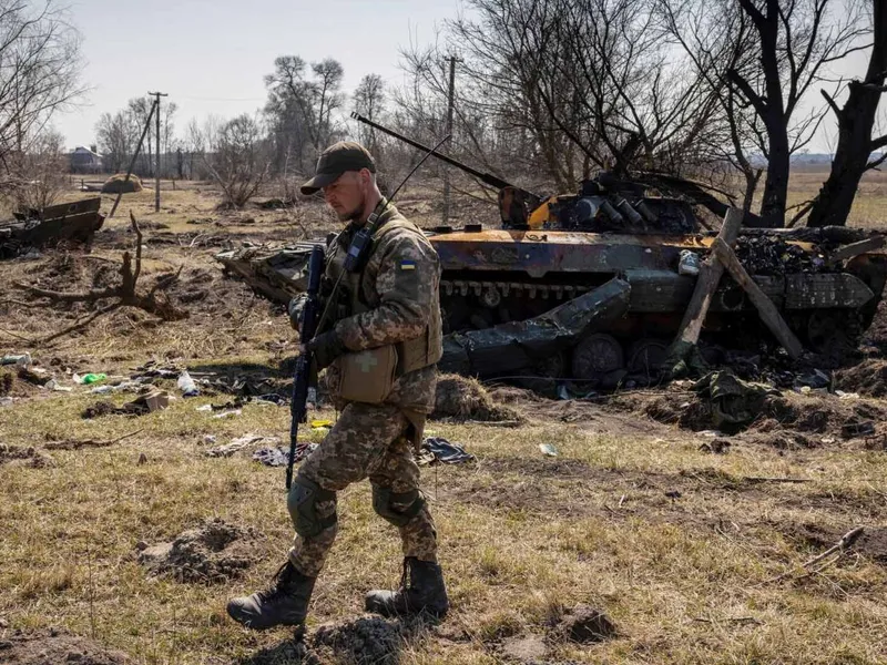 „Noi suntem singura conexiune”. Lucrătorii poştali ucraineni îşi riscă viaţa pentru a duce pensiile - Foto: manhhai