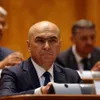 Bolojan vrea să taie sporurile bugetarilor: „Condiții vătămătoare” costă statul 2.600.000.000 de lei - Foto: Profimedia images