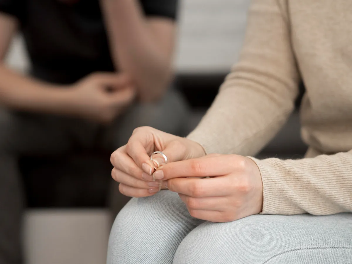 Numele din timpul căsătoriei va putea fi păstrat, fără să mai fie nevoie de acordul celuilalt soţ