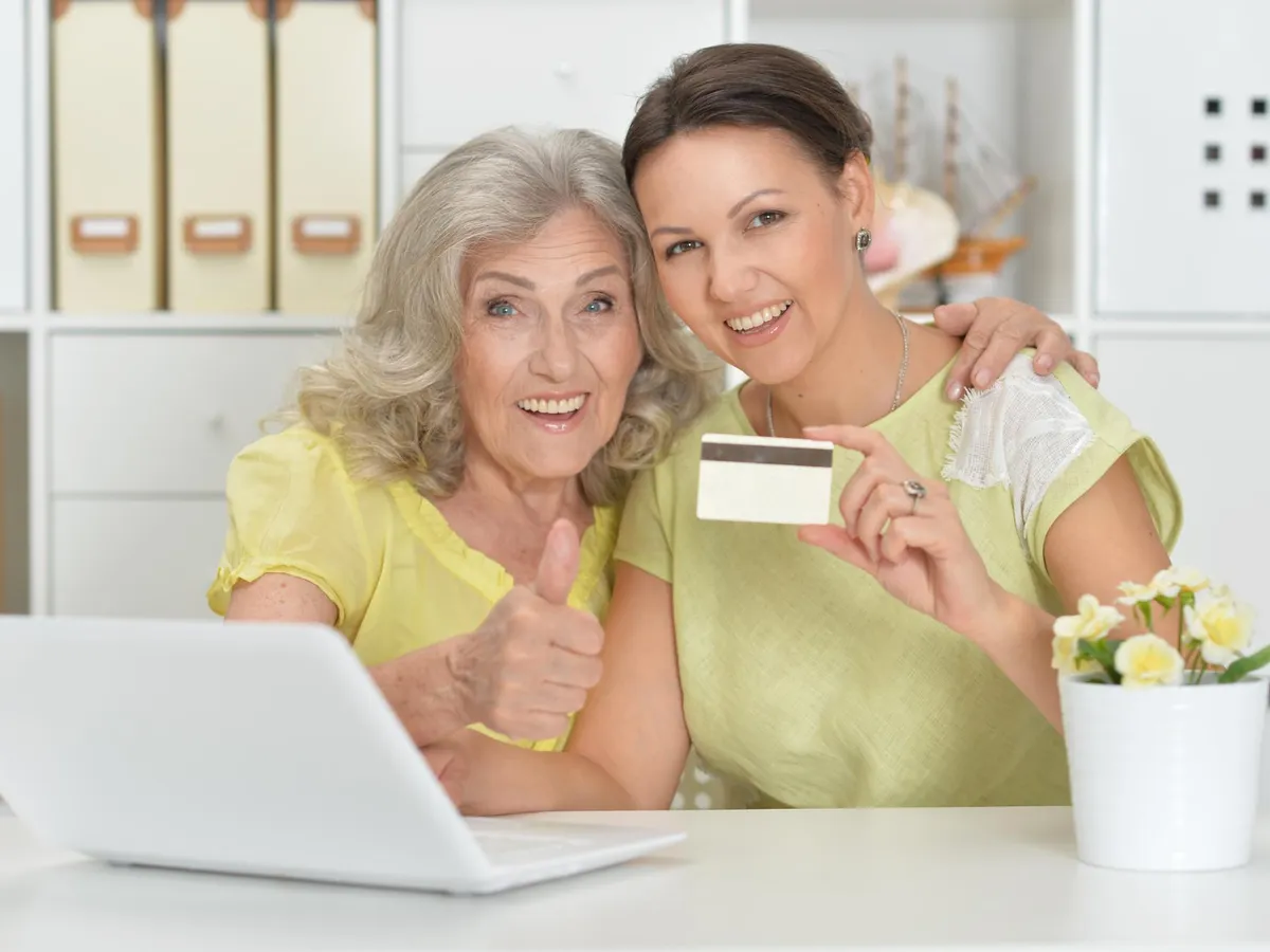 Pensionar ia pensia pe card - Foto: Freepik