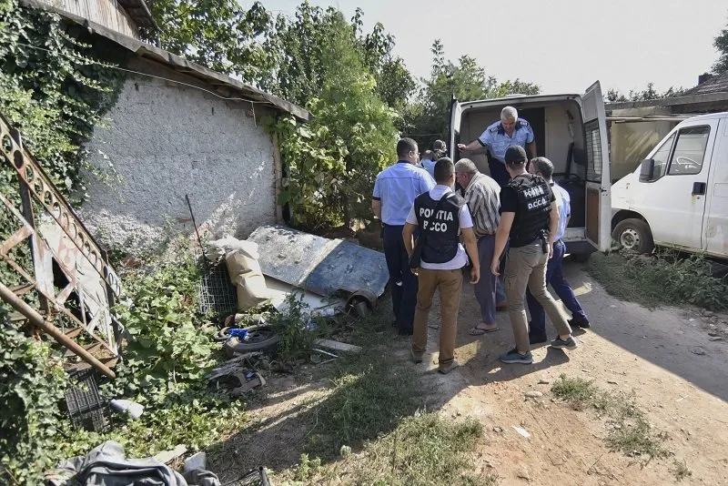 Criminaliștii încearcă să găsească urme ale Luizei în casa lui Dincă din Caracal. Sursa foto: Inquam Photos - Bogdan Dănescu