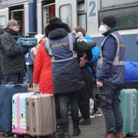 O mie de azeri ingroziţi de război au trecut ieri prin Iaşi. Ascultă poveștile lor